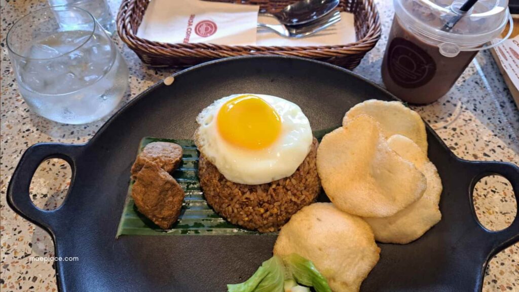 Nasi goreng rendang