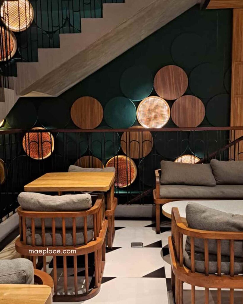 tempat duduk di cafe